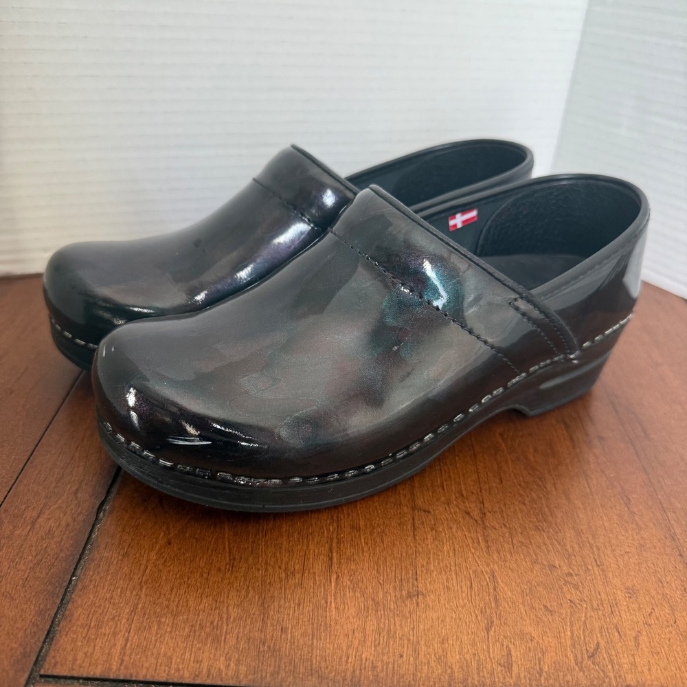 Sanita Black Patent Leather Clogs Slip On Mules Womens Size 39 (8.5)